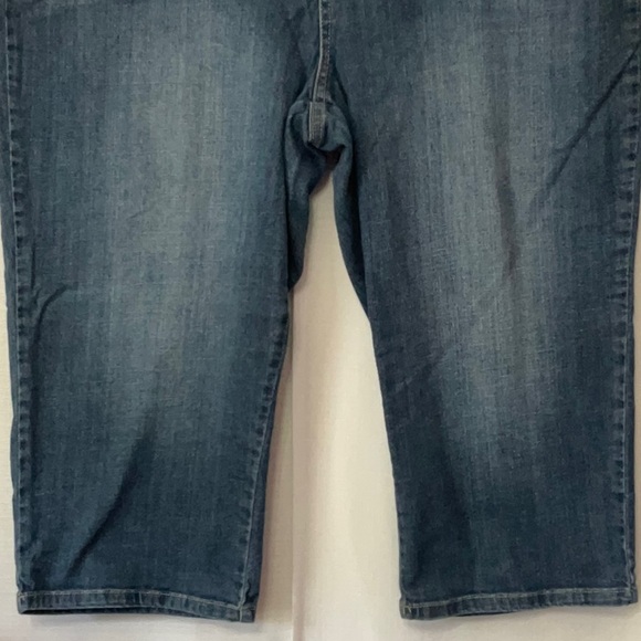 Relativity Women’s Denim Capri Jeans Size 18W - Picture 4 of 11